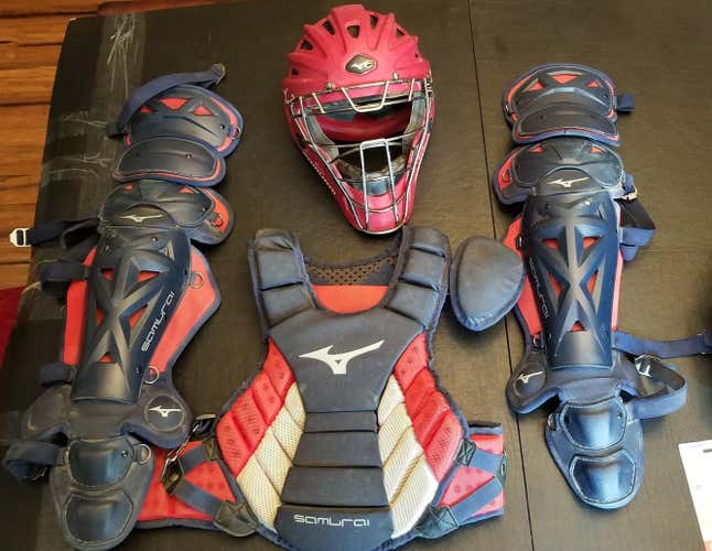 G4 Mizuno Samurai Catcher's Youth 14'' Chest / 14.5'' Legs - Red/Blue