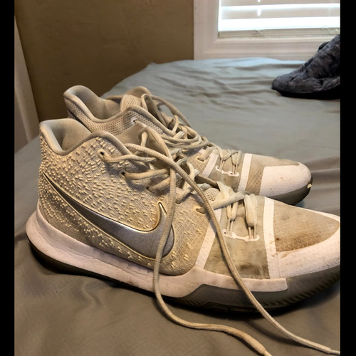 Nike Kyrie 3 White Basketball Size 11.5 Shoes