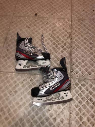 Vapor x30 Hockey Skates Youth  Size 12.5