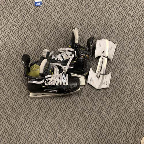 2sPro Hockey Skates Junior  Size 3.5