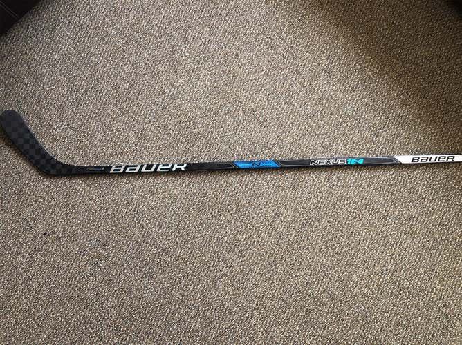 Nexus 1N Hockey Stick Righty Mid Senior
