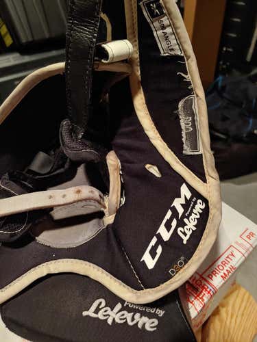CCM Extreme Flex Pro Goalie Glove Regular Senior