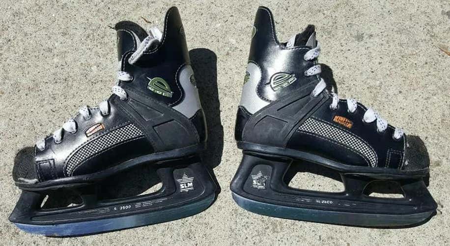 CCM Hockey Skates Youth Size 13.5