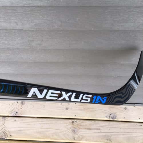 New Nexus 1N Hockey Stick Righty Mid Youth