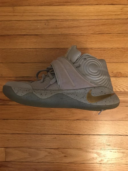 Kyrie Irving Sneakers Size 8.5 Used Good Condition