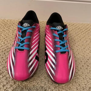NEW - Youth Umbro Soccer Cleats - Size 1.5