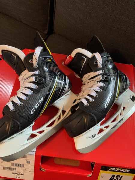 New CCM Super Tacks AS1 Hockey Skates Junior Size 5.5