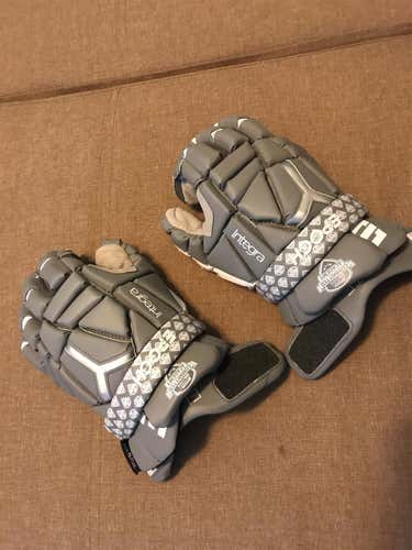 Integra LE Lacrosse Gloves