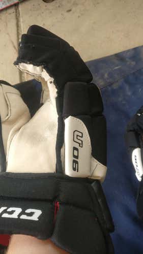 CCM U+ 06 Gloves Senior
