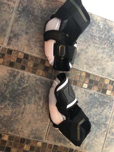 New Ultra Tacks Elbow Pads Senior