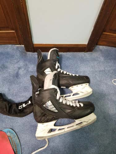 True Hockey Skates Senior Pro Stock Size 9.5
