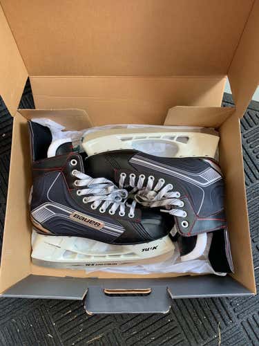 New Bauer Vapor X300 Hockey Skates Senior Size 9
