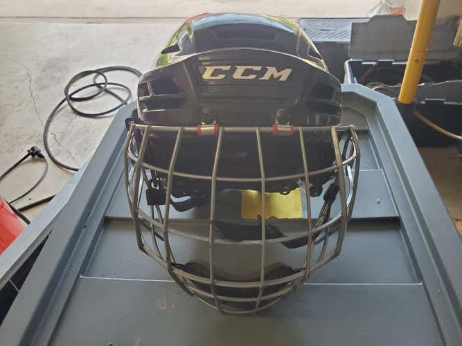 CCM Resistance 300 Helmet with cage
