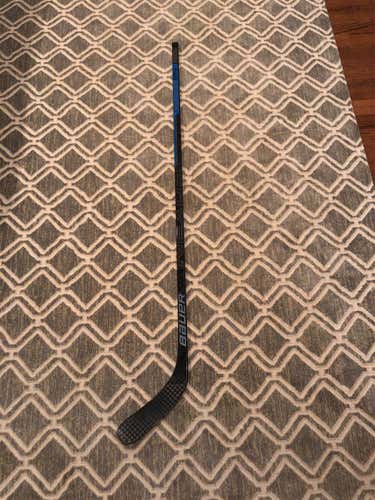 Nexus 2N Hockey Stick Righty Mid Senior