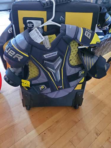 New Bauer Supreme 1S Shoulder Pads Senior