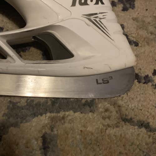 Supreme 2S Hockey Skates Senior  Size 8.5