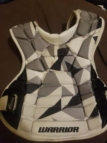 Warrior lockdown chest protecter large