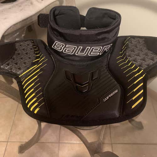Bauer Supreme Goalie Neck Guard