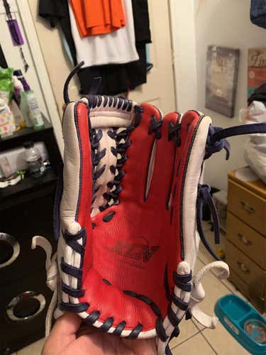 Signature Series Rolin Baseball Glove (NEED GONE)Best offer!!
