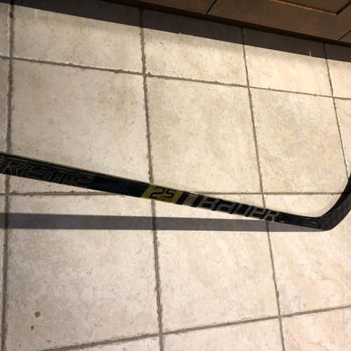 Supreme 2S Pro Hockey Stick Righty Mid Intermediate