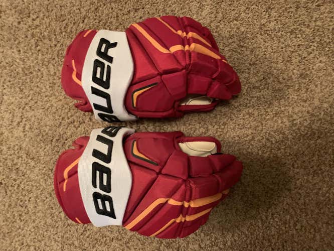 New Bauer Vapor APX2 Gloves Senior