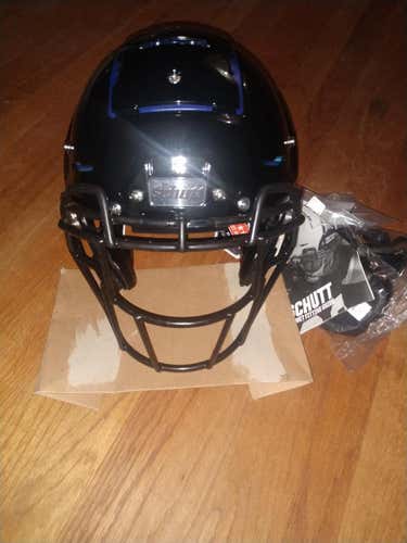 New Schutt Vengeance F7  Large Helmet