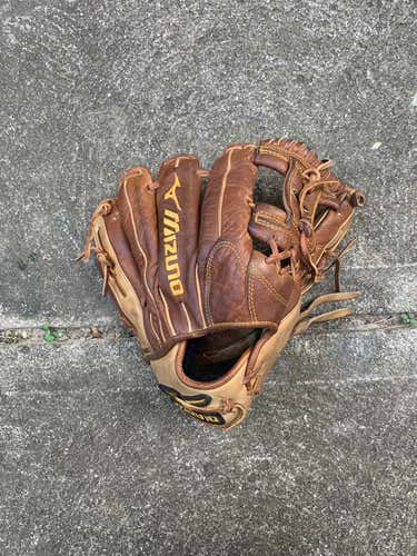 Mizuno Classic Pro Soft Infield Glove