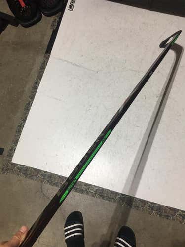 Vapor ADV Hockey Stick Righty Toe Senior Pro Stock