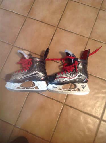 Vapor X900 Hockey Skates Youth  Size 13