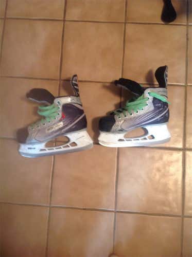 Vapor Hockey Skates Youth  Size 13