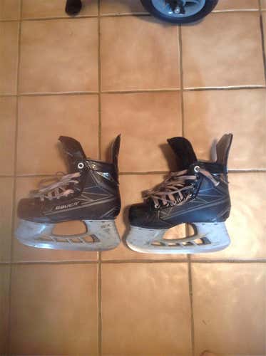 Supreme 160 Hockey Skates Junior  Size 1