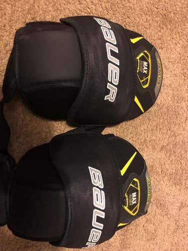 Bauer Supreme Goalie Knee Guard