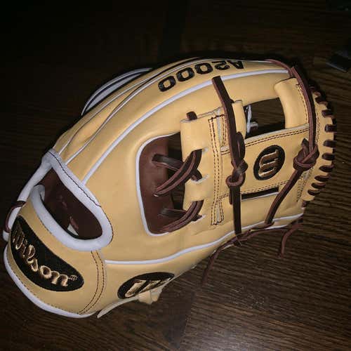 New A2000 1786 Baseball Glove