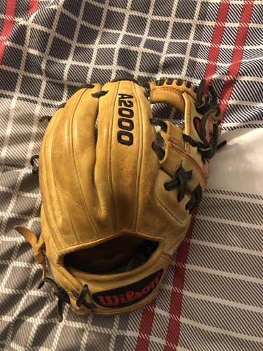 A2000 1786 Baseball Glove