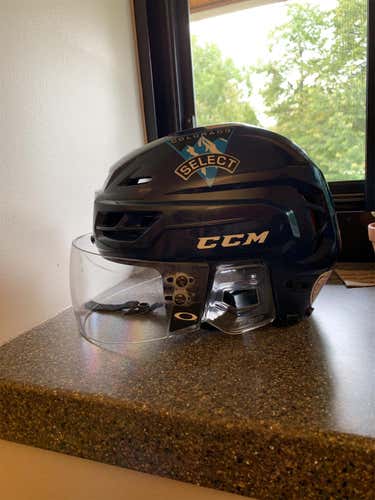 CCM Tack 710 Navy Medium (Visor Included)
