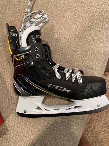 New CCM Super Tacks AS1 Hockey Skates Senior Size 9