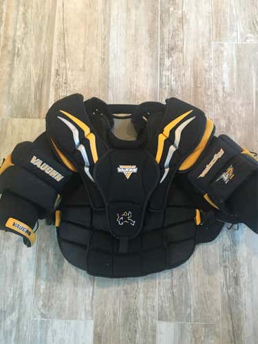 V7 XF Int Goalie Chest Protector Intermediate