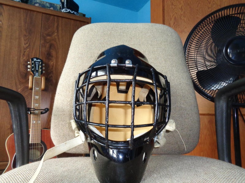 Goalie Mask Senior Badger Elite 90's | SidelineSwap | Buy and Sell on ...