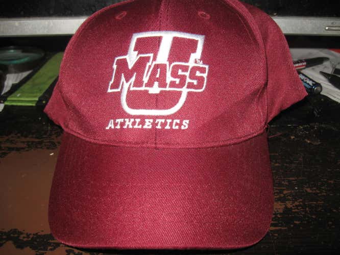 U MASS MINUTEMEN  HAT EMBRIODED!