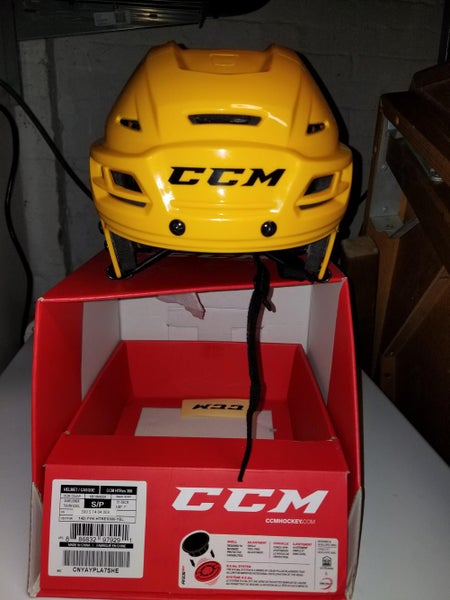 CCM Resistance 300 Helmet