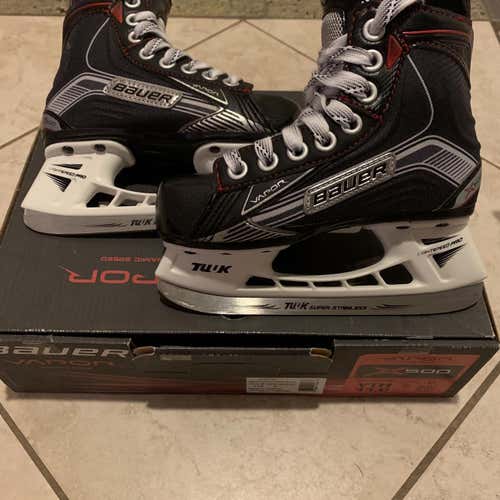 Vapor X500 Hockey Skates Youth  Size 11