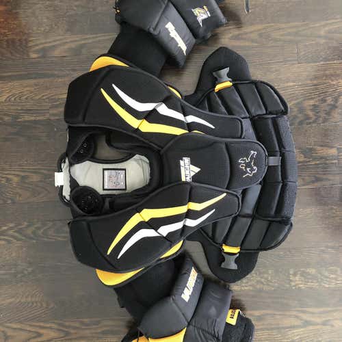V7 XF Int Goalie Chest Protector Senior
