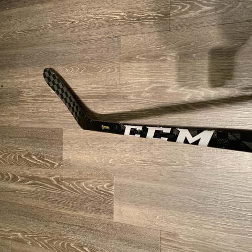 Super Tacks AS1 Hockey Stick Righty Mid Intermediate