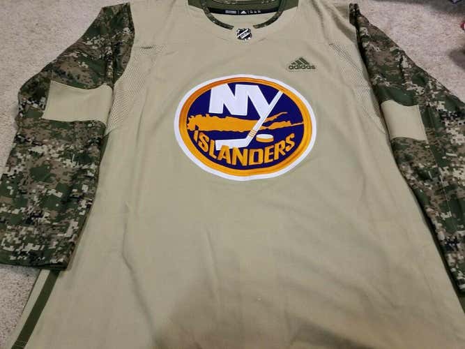 NEW YORK ISLANDERS Military Camo NEW Size 52 Adidas Practice Pro Hockey Jersey