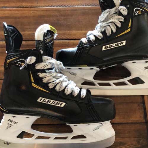New Supreme 2S Hockey Skates Junior Size 4.5