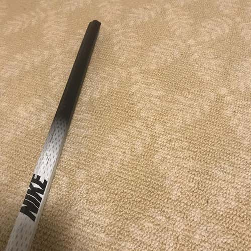 (USED) BLACK NIKE LACROSSE SHAFT MID/ATTACK