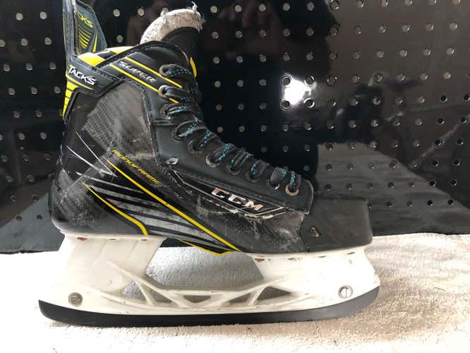 CCM Super Tacks Hockey Skates Senior Size 9