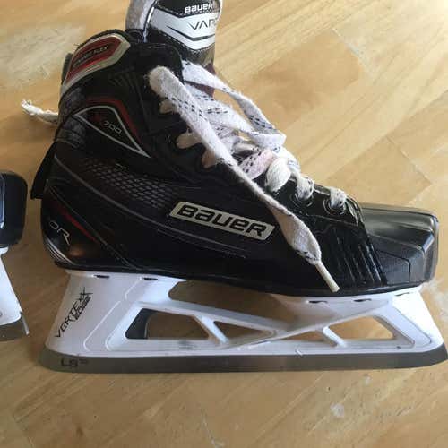 Vapor X700 Hockey Goalie Skates Junior  Size 3