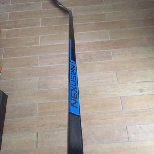New Nexus 2N Hockey Stick Lefty Mid Senior