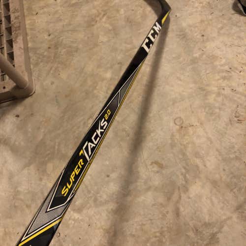 Super Tacks 2.0 Hockey Stick Righty Mid Senior Pro Stock